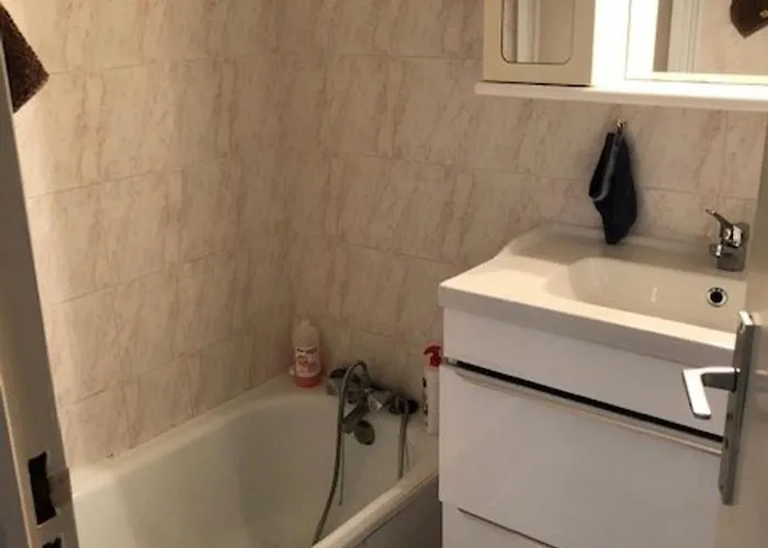 Σπίτι διακοπών Villa Mitoyenne 6 Pers Avec Piscine, Parking, Clim - Fr-1-607-155 *